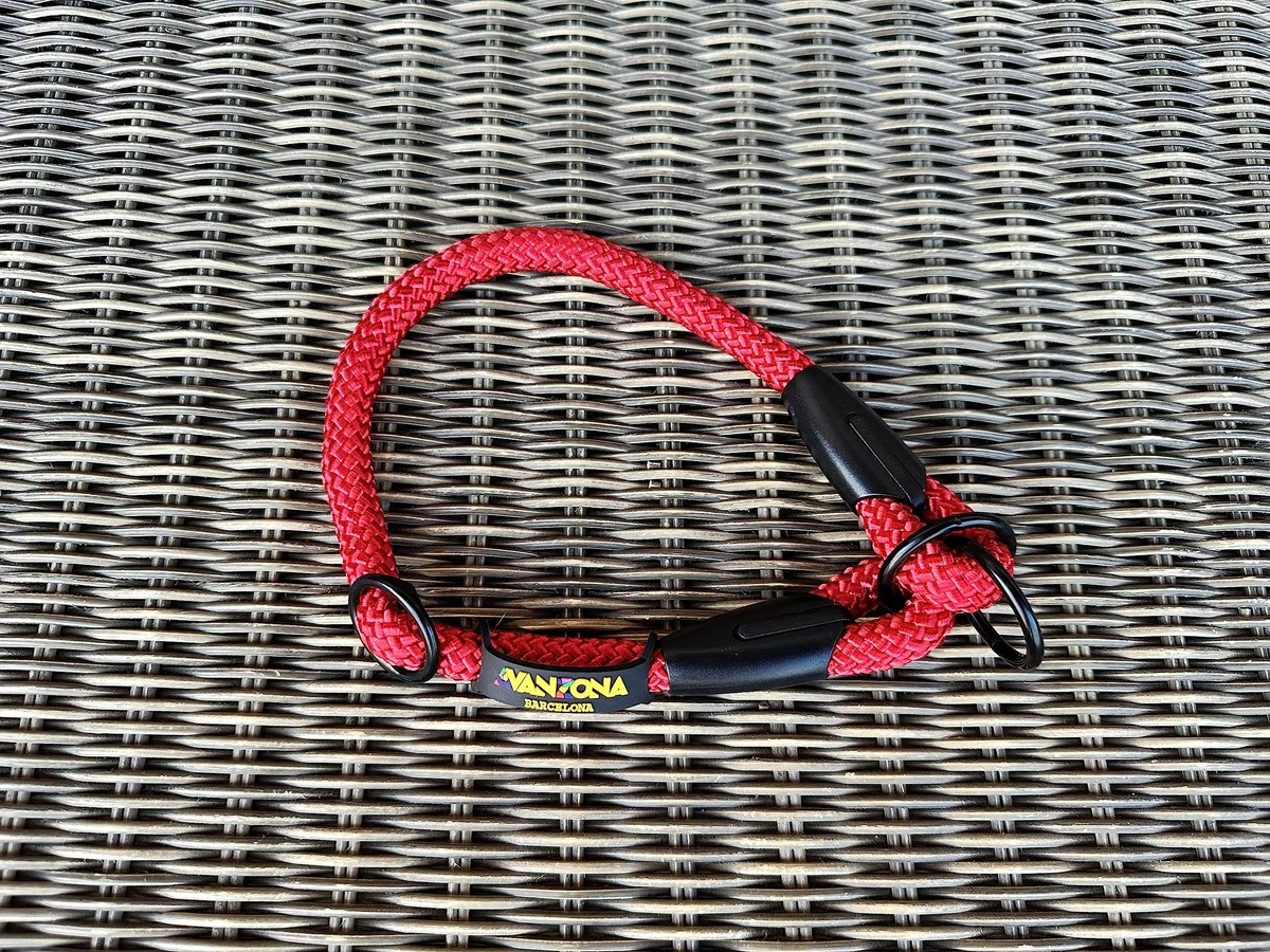 Collare da Addestramento per Cani, Antitrazione, Regolabile, in Corda di Poliestere di Alta Qualità, per Cani Piccoli, Medi e Grandi, Prodotto in Spagna. Rosso. XS (≤50CM).