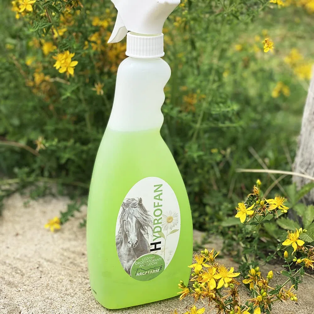 Hydrofan - Spray Leva Sudore per Cavalli da 750 ml, lozione idroevaporante per rimuovere il sudore dal manto, asciugatura rapida del cavallo dopo il lavoro, 100% Made in Italy