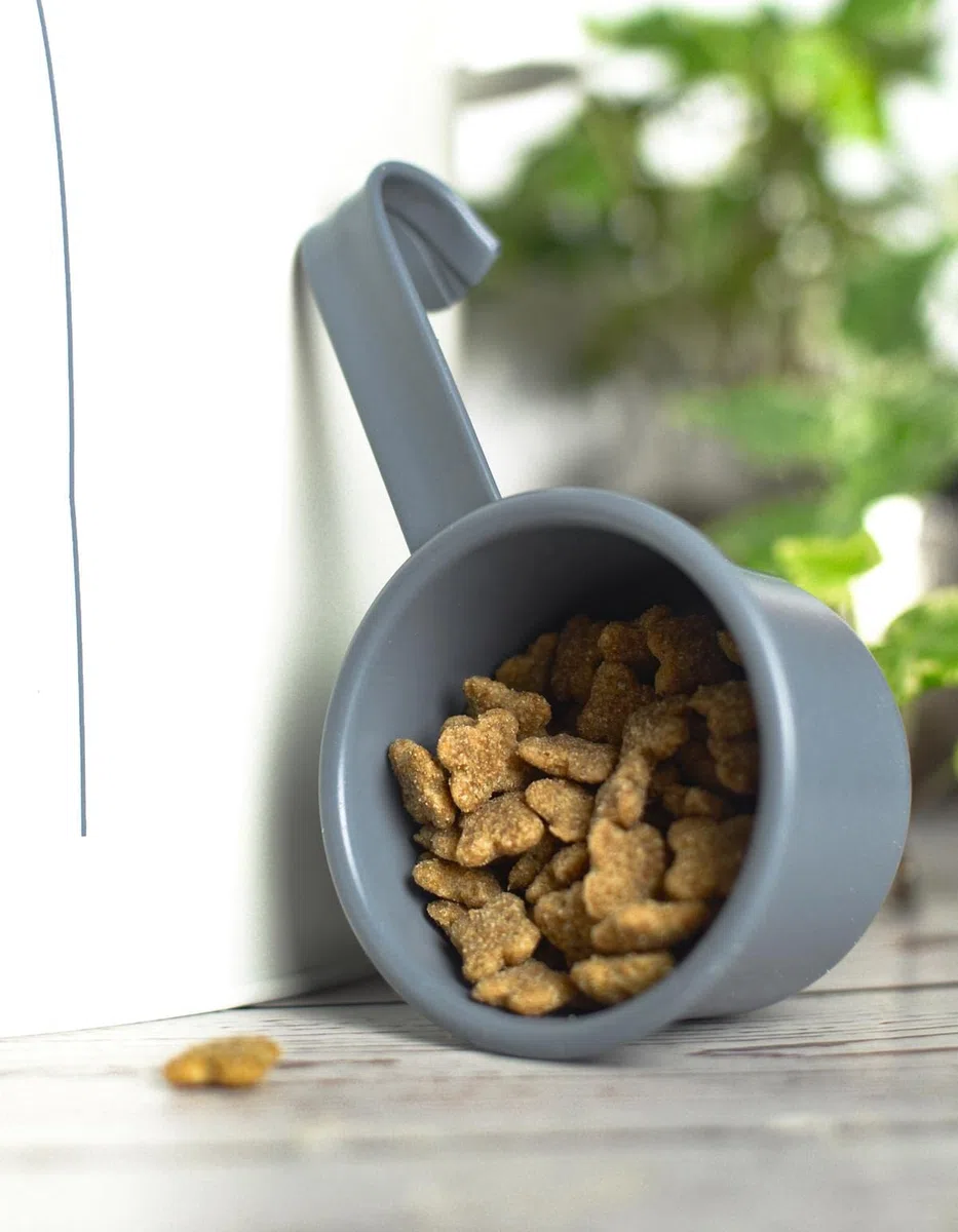 Sendez Contenitore per cibo secco con coperchio e cucchiaio, contenitore metallico per cibo per animali, contenitore per scorte, scatola per cibo per gatti, conservazione cibo per gatti