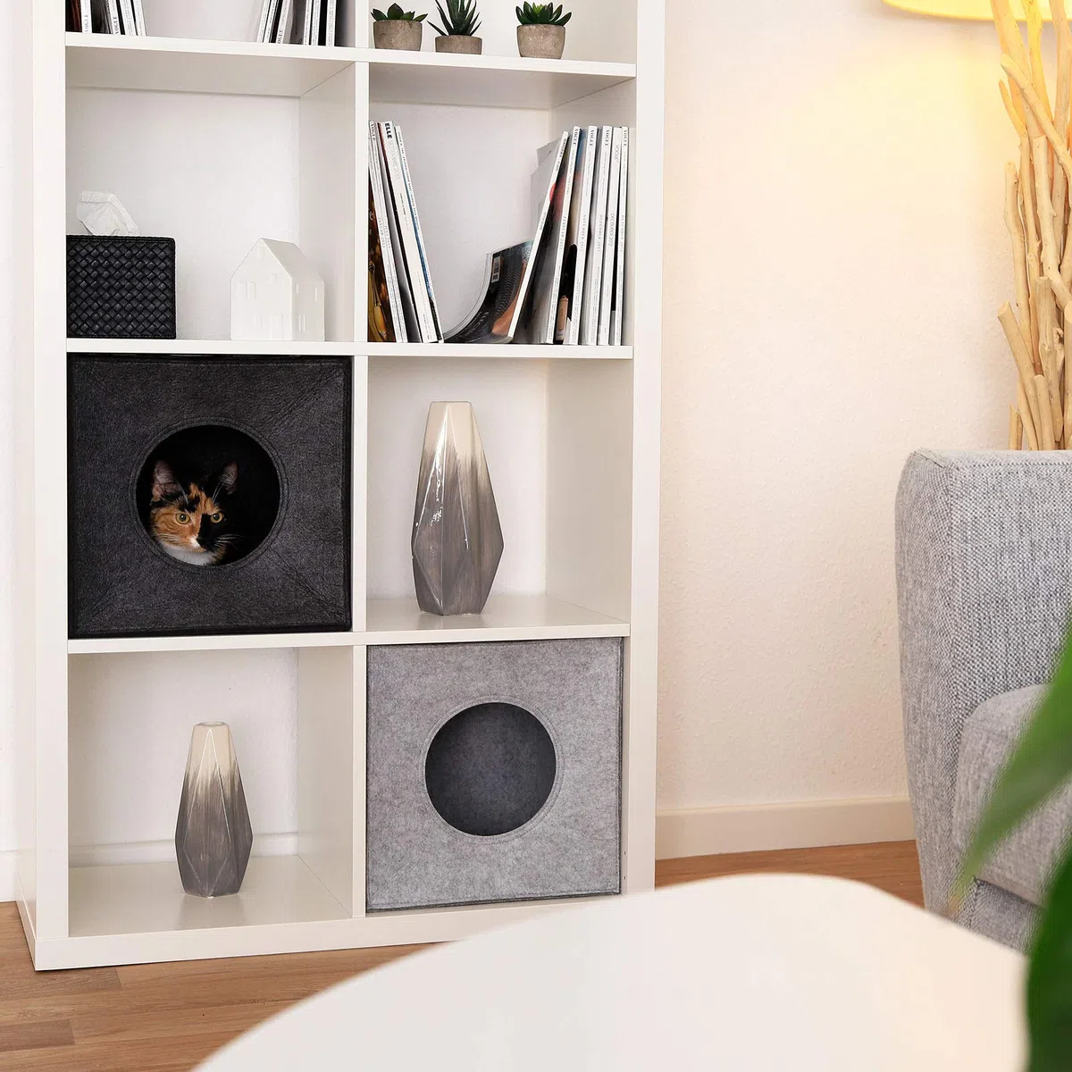 lionto Tana per gatti in feltro stabile adatta a scaffali e sistemi modulari, 33x37x33 cm, cuccia pieghevole a cubo autoportante, facile da pulire, senza cuscino accogliente, grigio scuro
