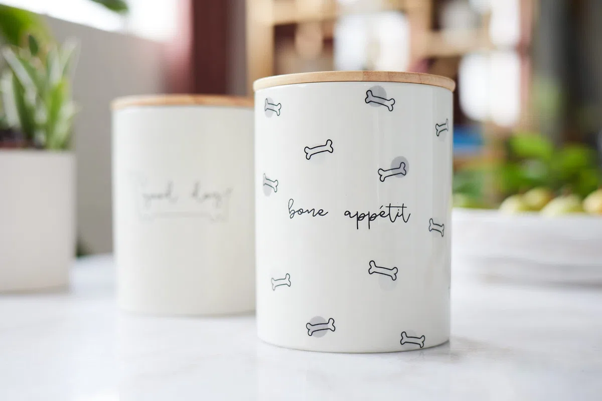 Pearhead Bone Appetite - Barattolo in ceramica e legno per animali domestici, moderno colore neutro, accessorio per la cucina della casa, lavabile in lavastoviglie, coperchio con guarnizione in